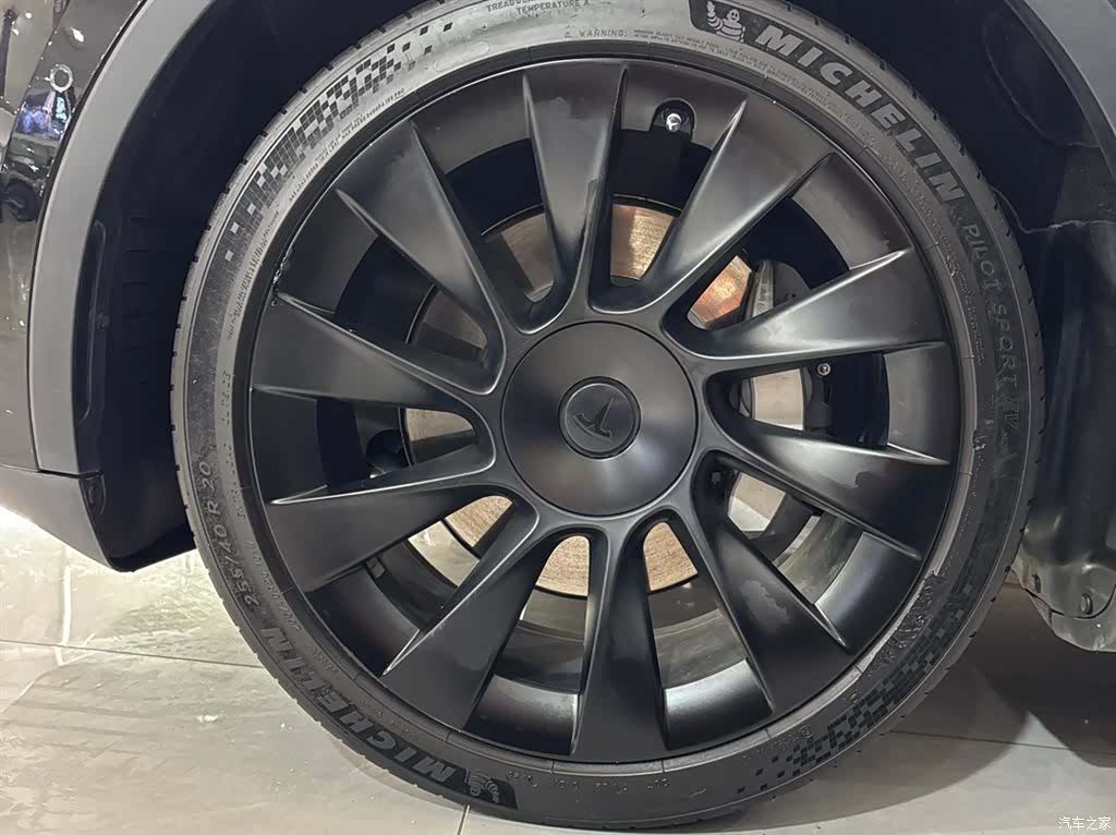Tesla Model Y, 2023 9