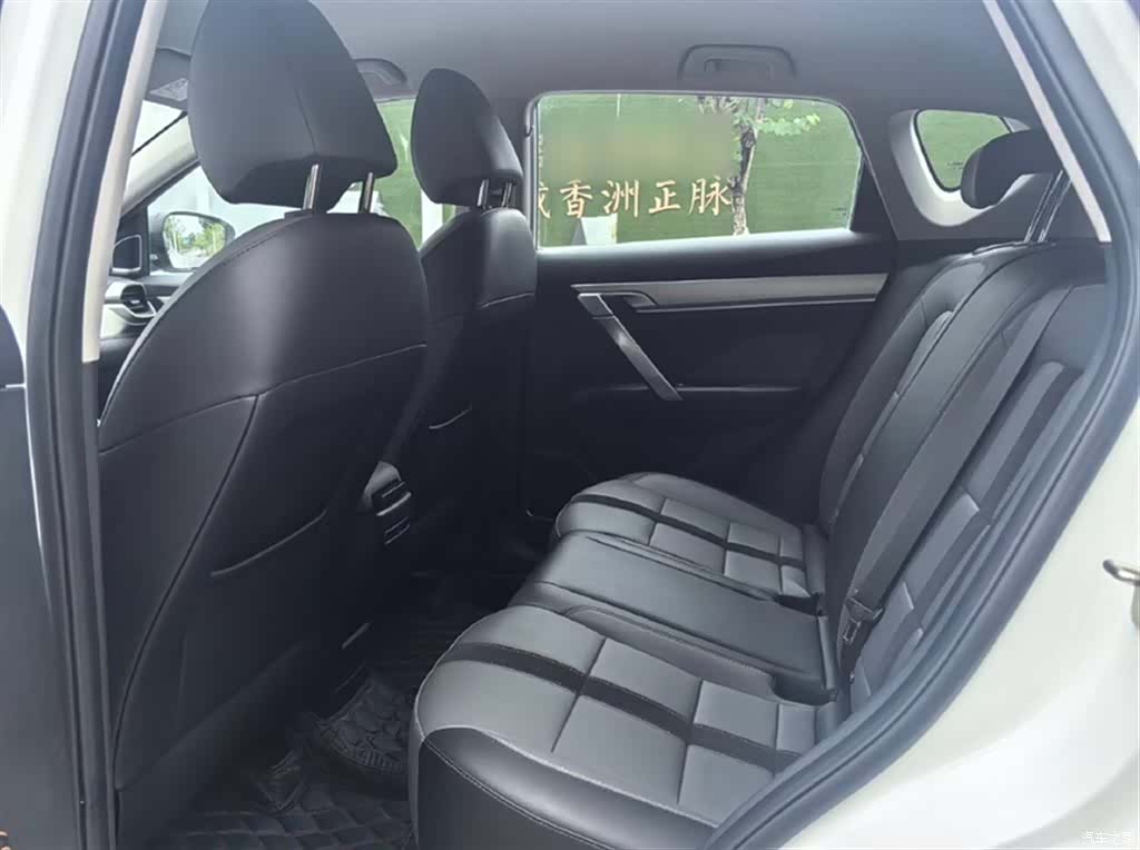 Geely Coolray, 2023 11