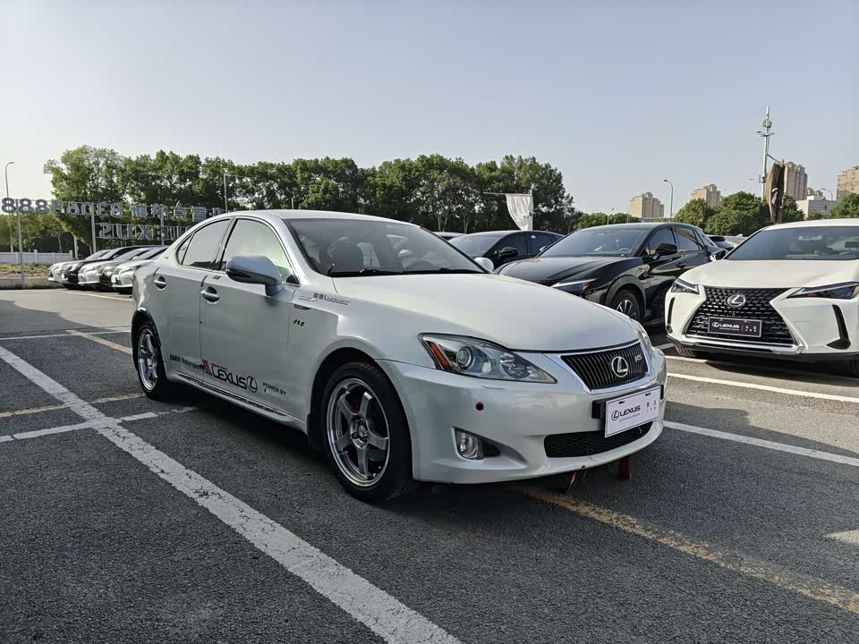 Lexus IS