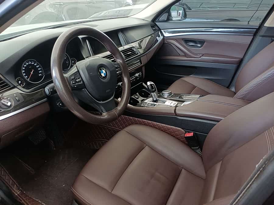 BMW 5 Series 2017, фото 17