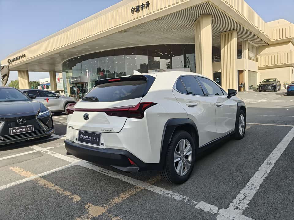 Lexus UX