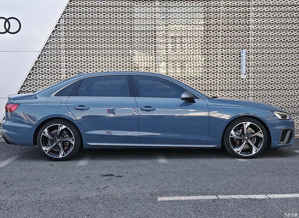 Audi A4L, 2022 3