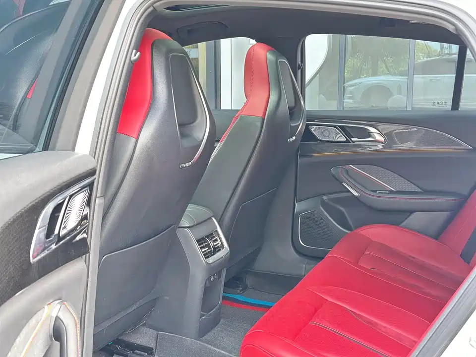 Hongqi H6