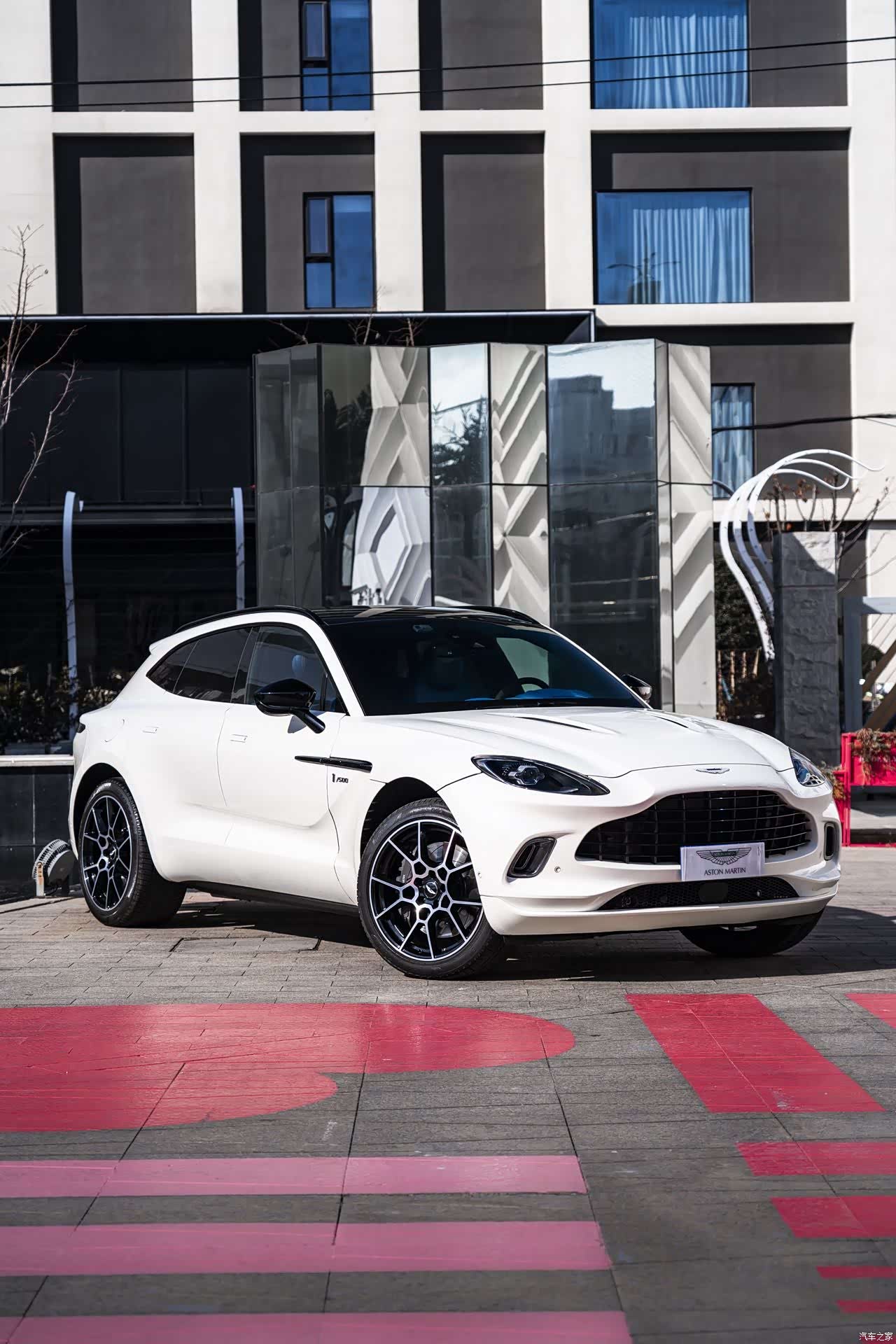 Aston Martin DBX, 2021 17