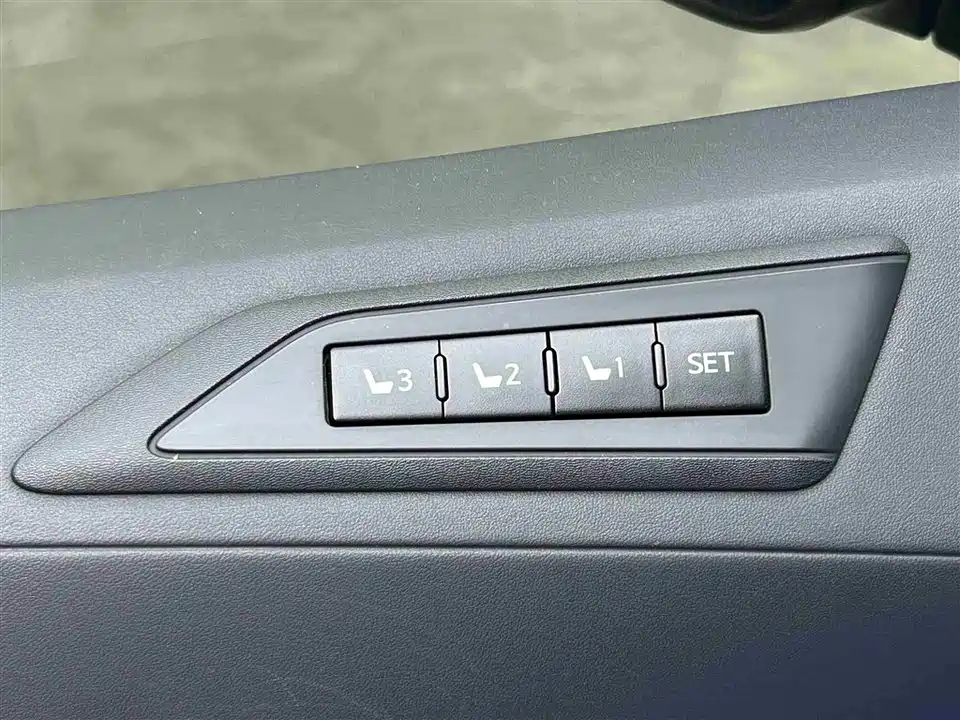 Toyota Elfa