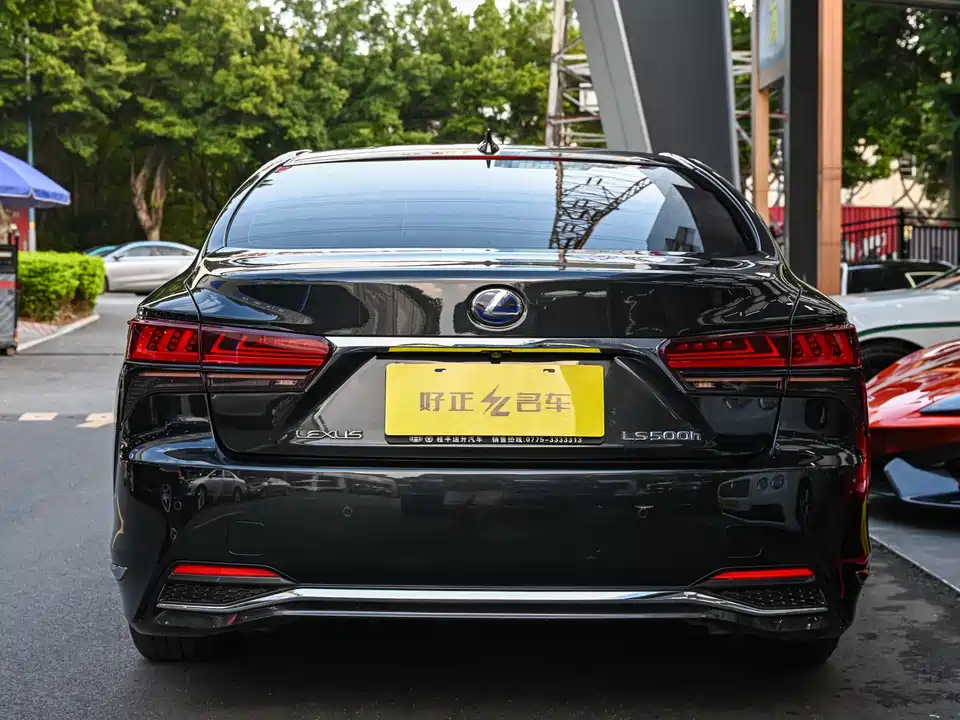 Lexus LS