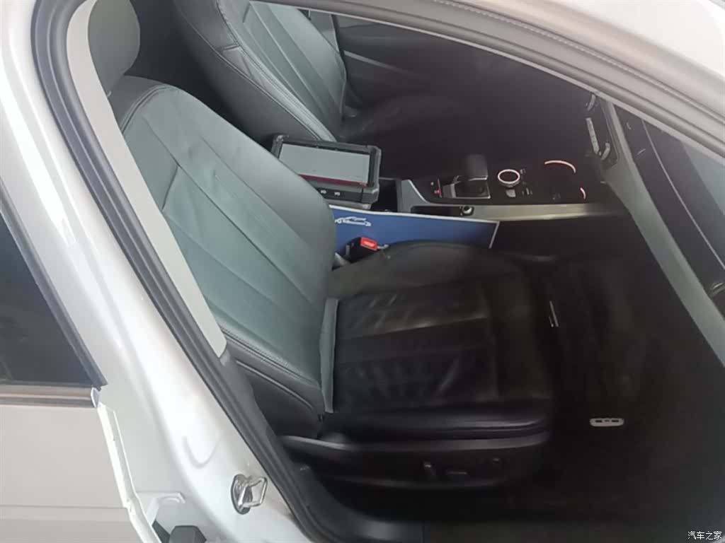 Audi A4L, 2019 25