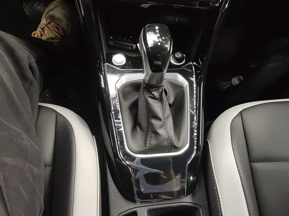 Volkswagen T-ROC exploring Songs