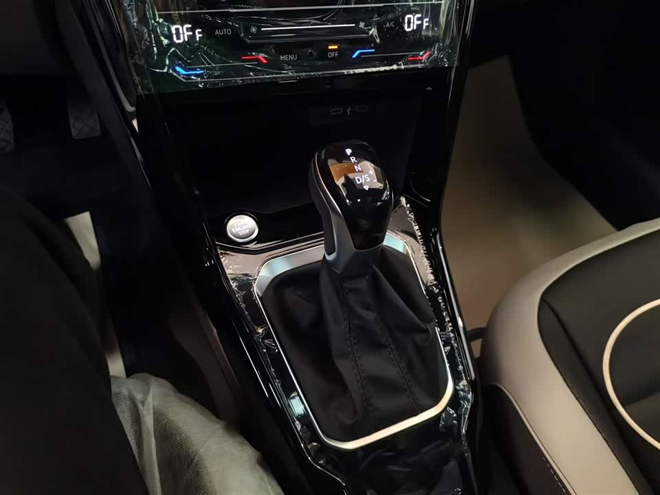 Volkswagen T-ROC exploring Songs