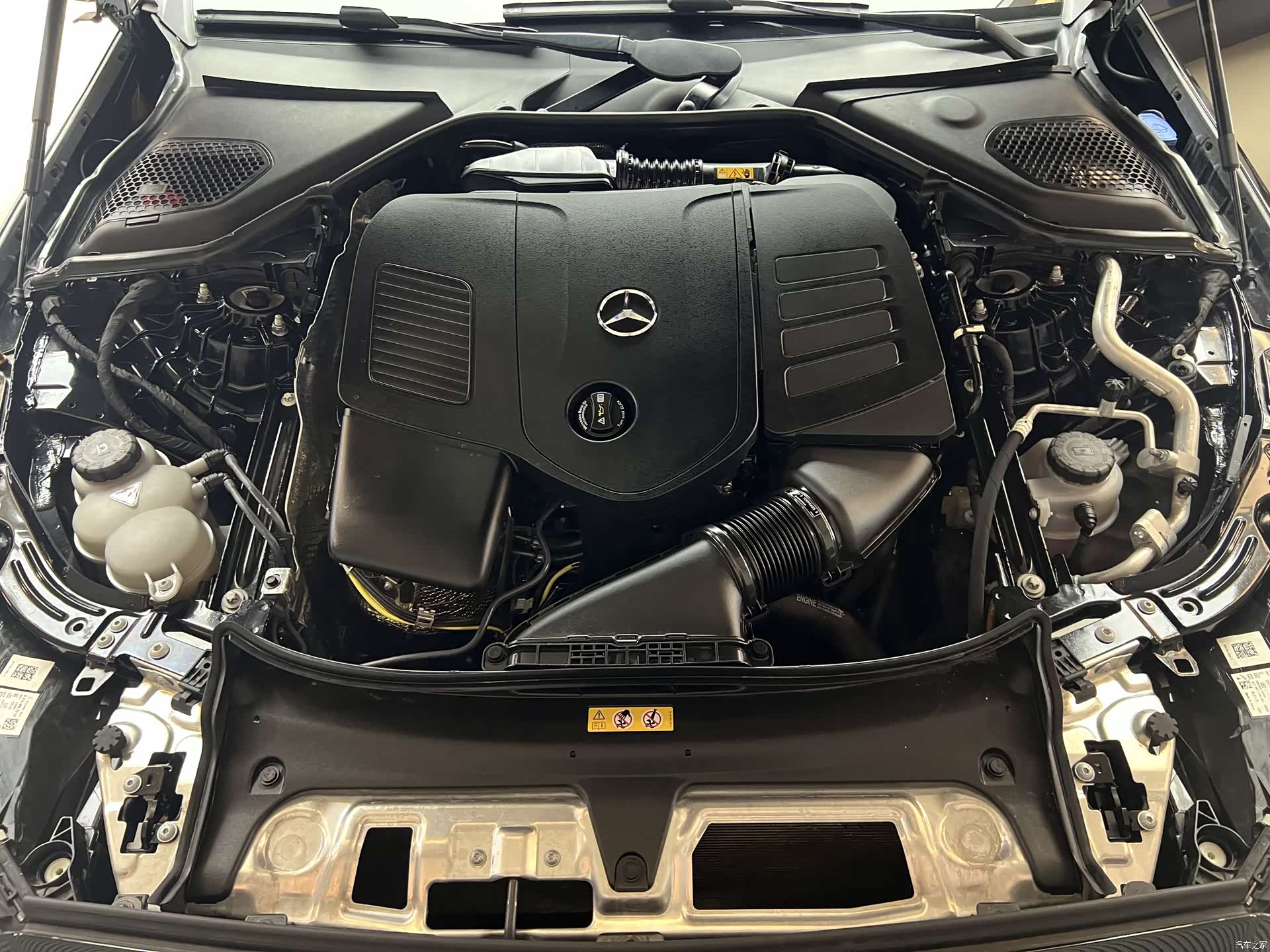 Mercedes-Benz E-Class, 2024 14