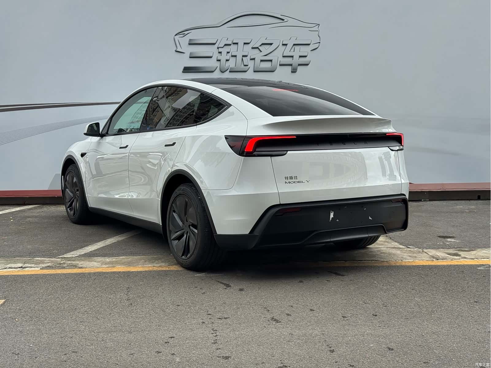 Tesla Model Y, 2025 4
