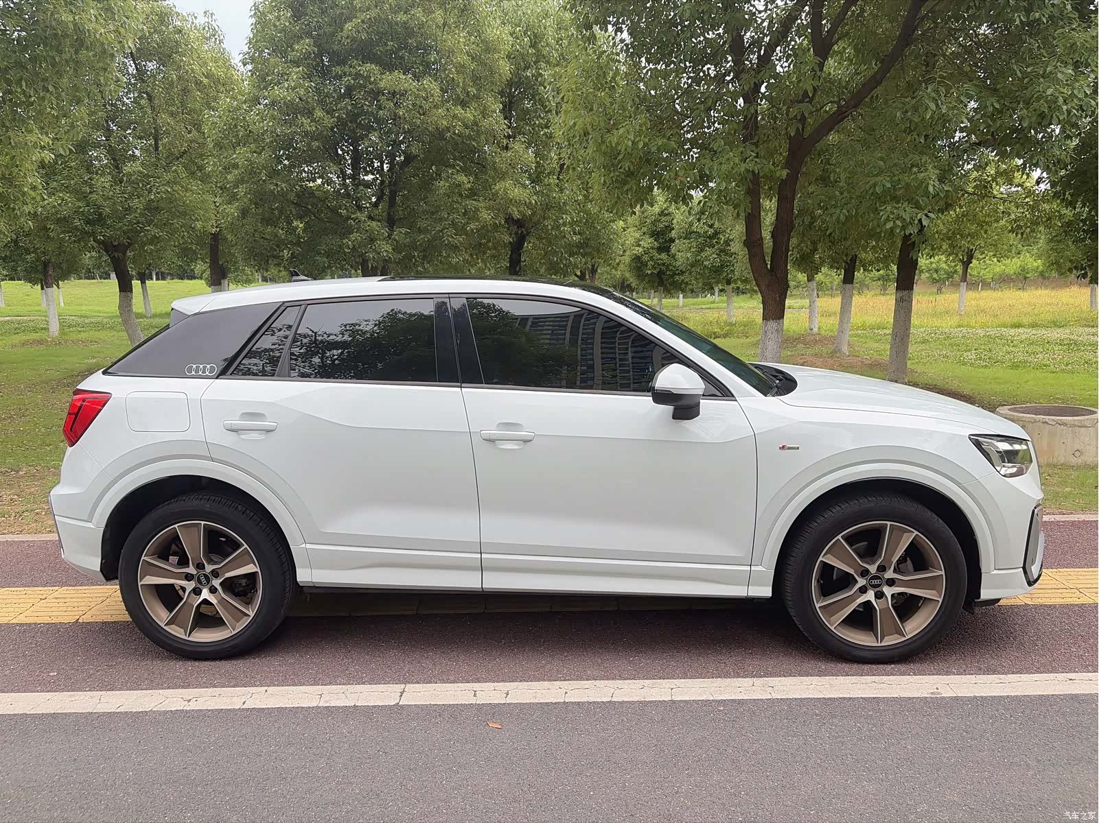 Audi Q2L, 2022 все фото
