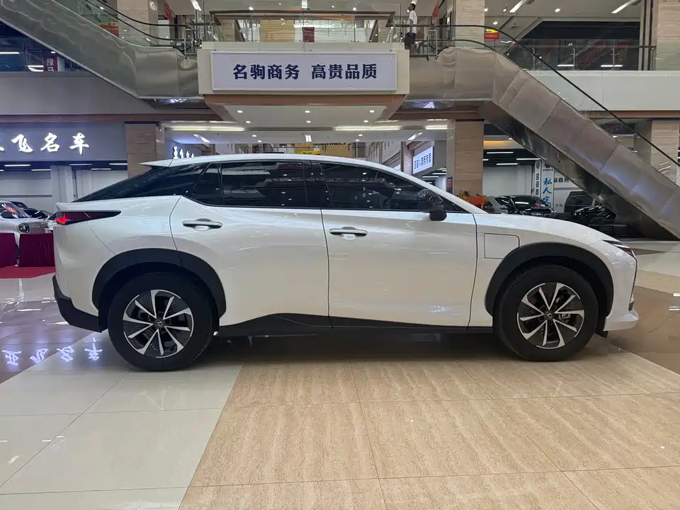 Lexus RZ