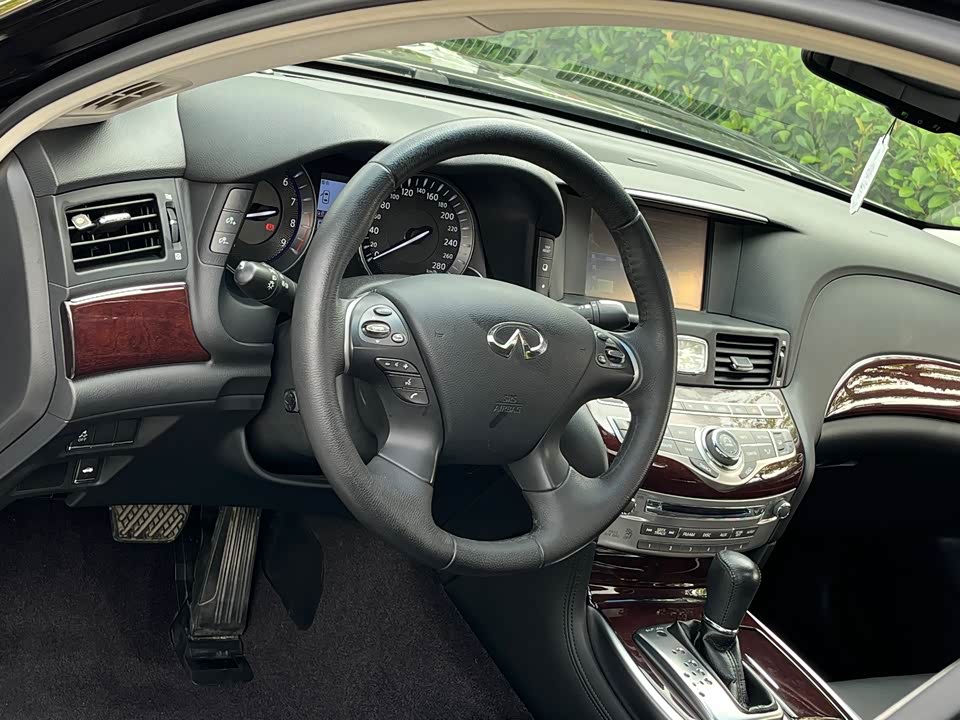 Infiniti Q70 Infiniti Q70