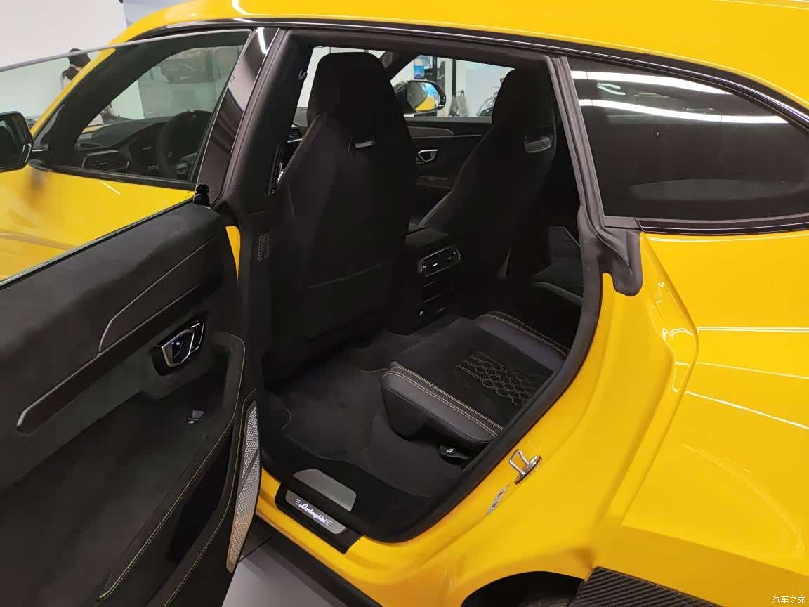 Lamborghini Urus, 2023 14