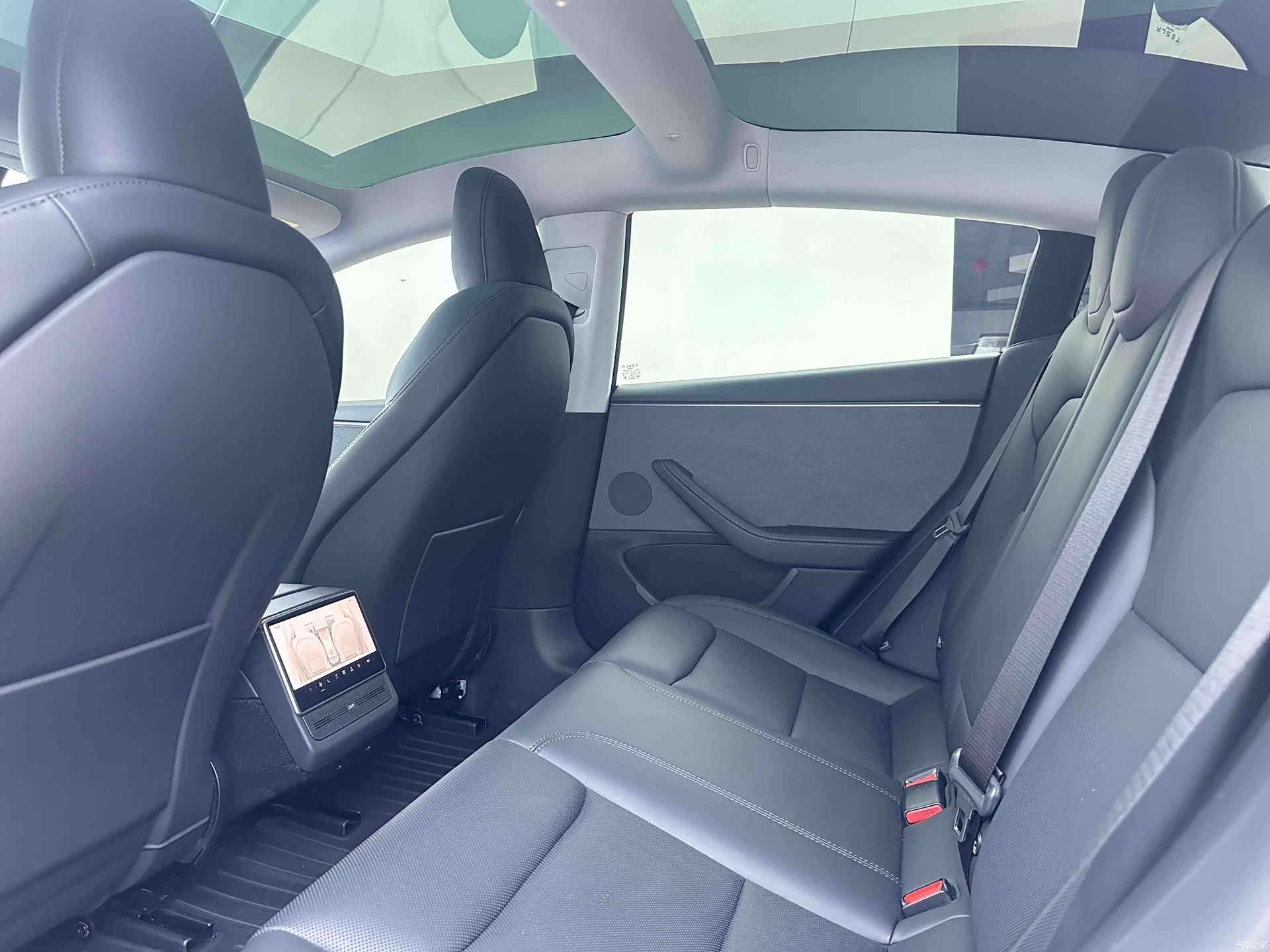 Tesla Model 3, 2025 9