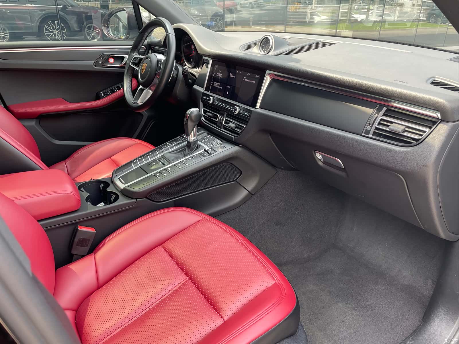 Porsche Macan, 2021 10