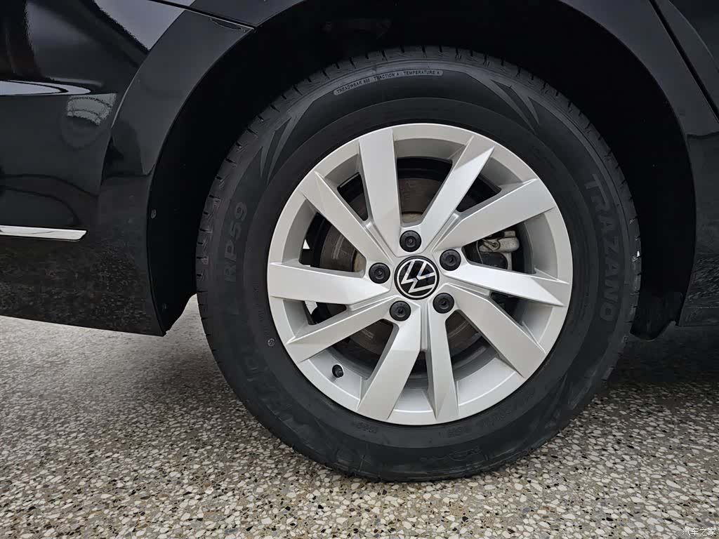 Volkswagen Passat, 2025 13