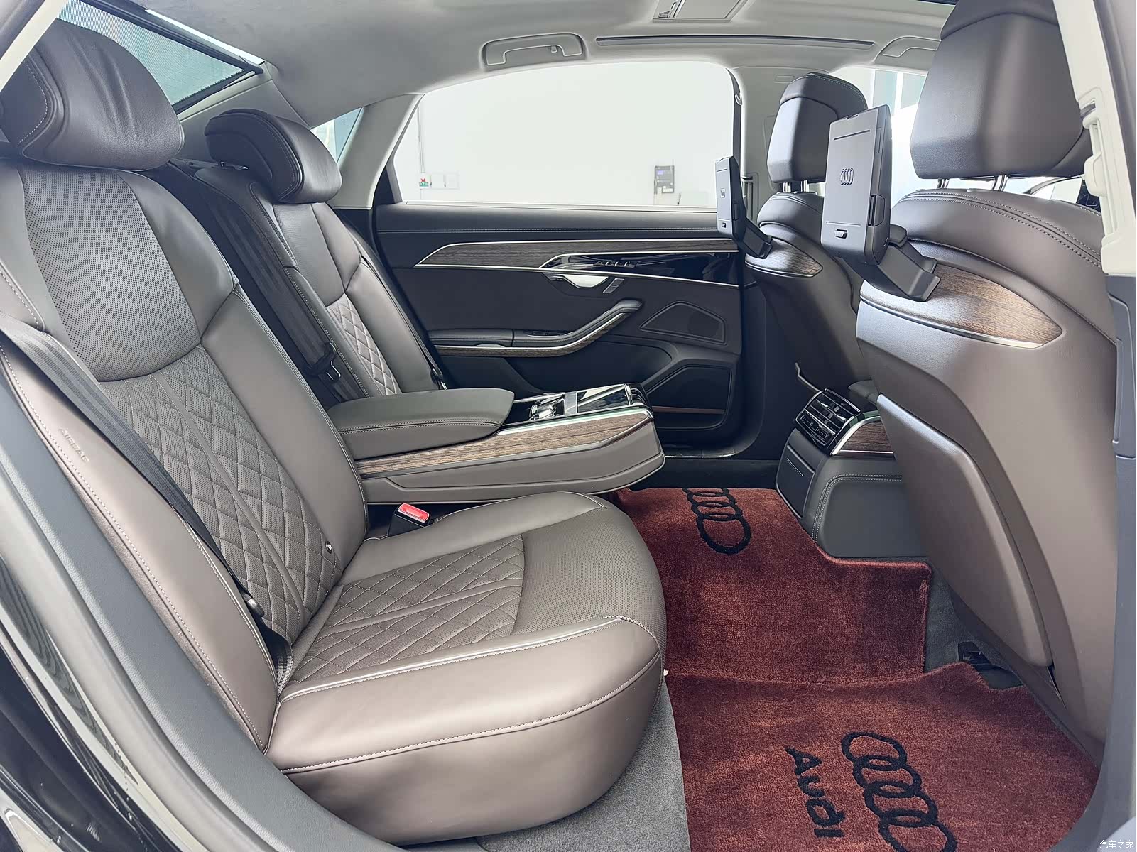 Audi A8L, 2024 11