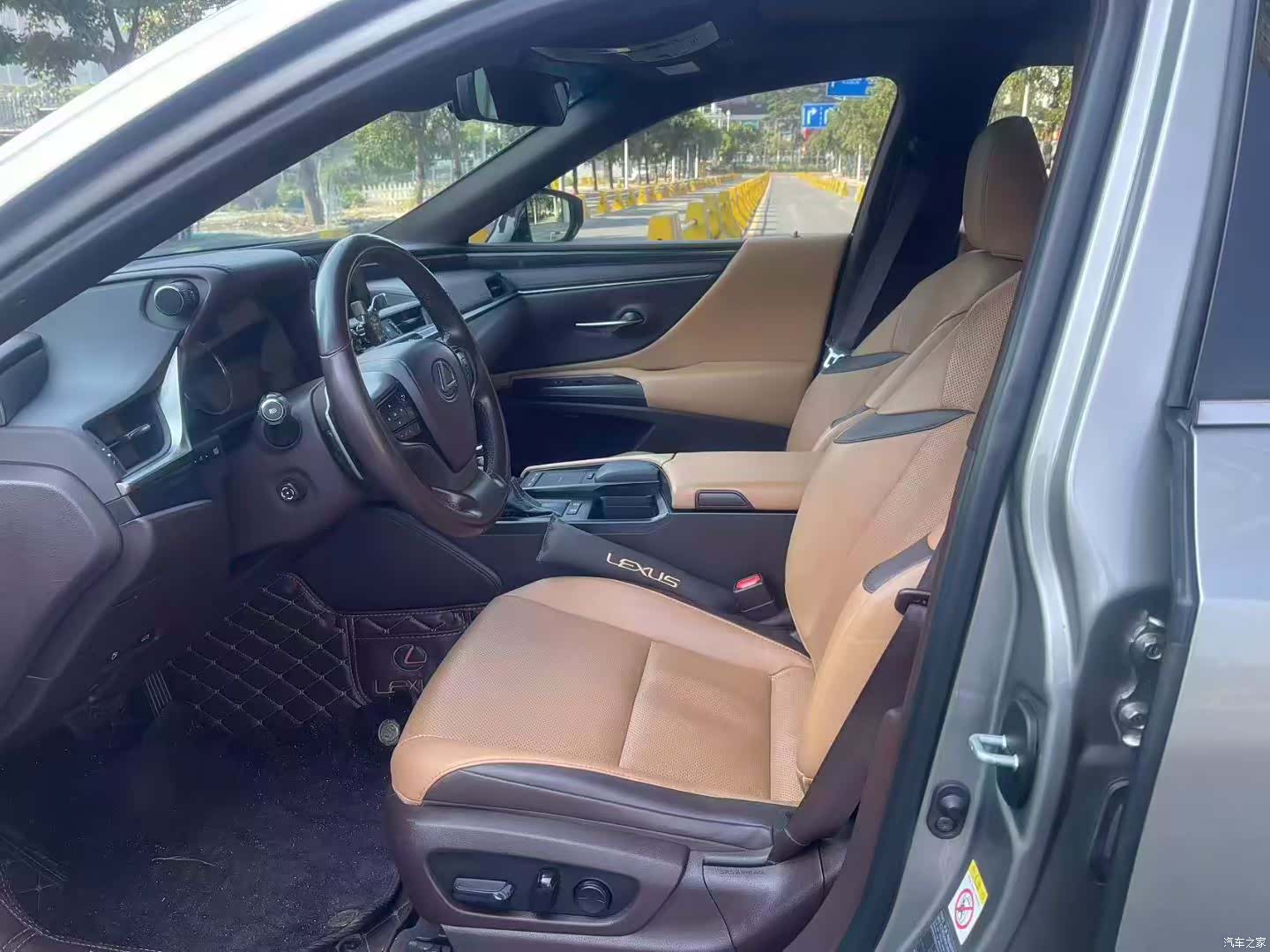Lexus ES, 2019 4