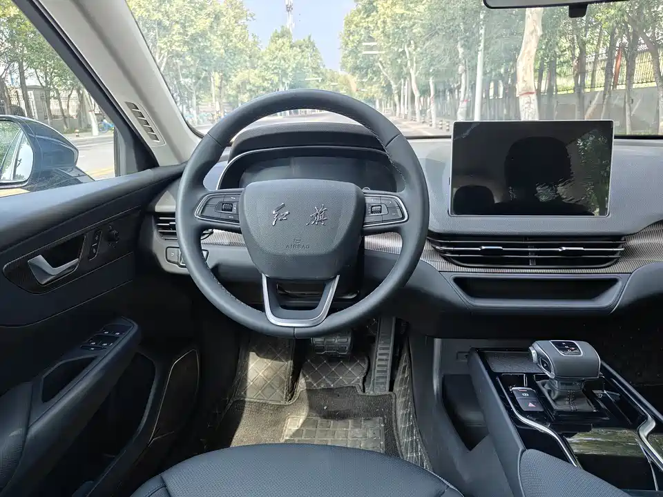 Hongqi E-QM5