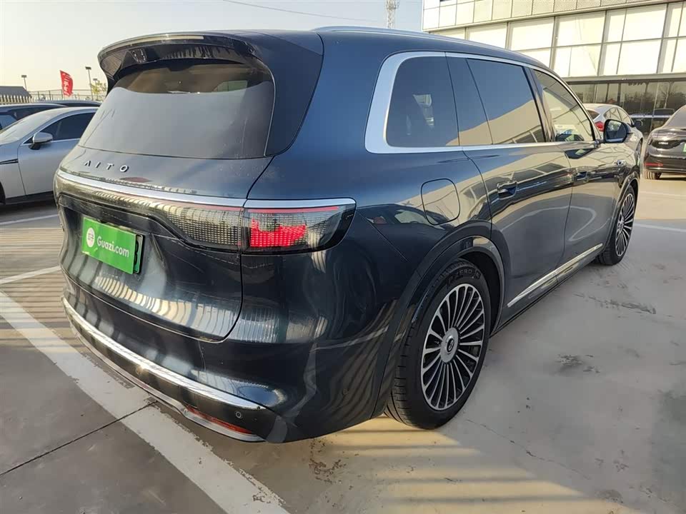 AITO Ask the world M8