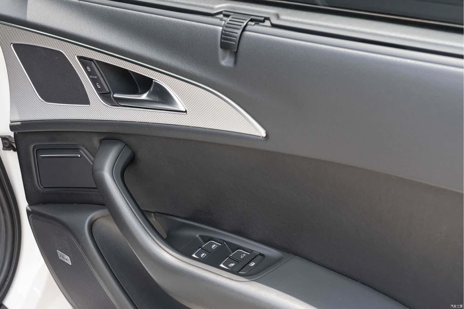 Audi A6L, 2014 27