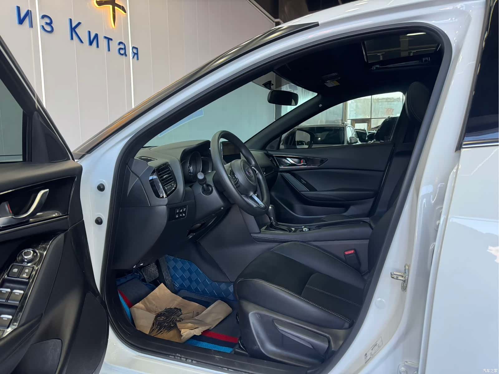 Mazda CX-4, 2023 4