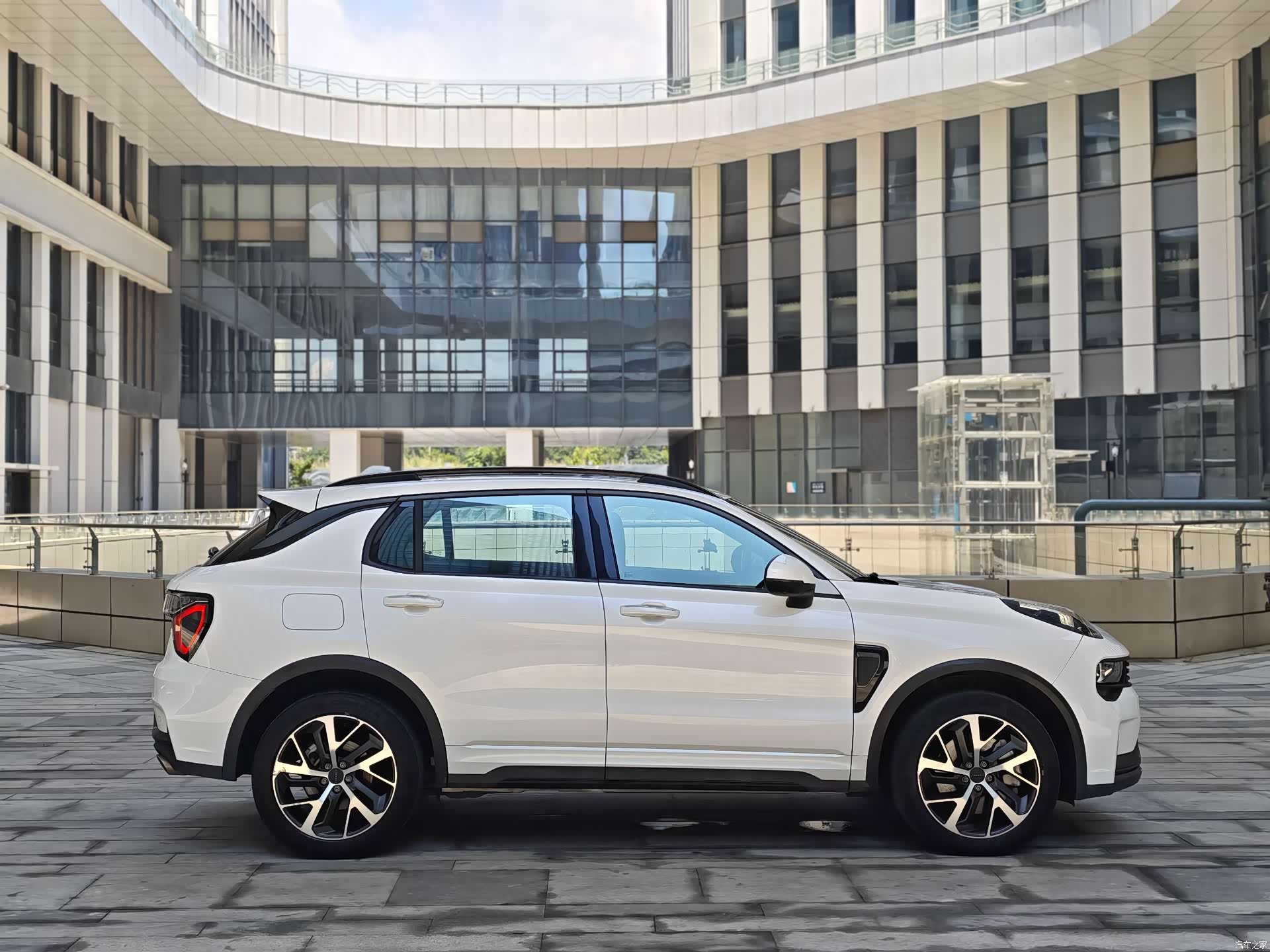 Lynk & Co 01, 2023 все фото