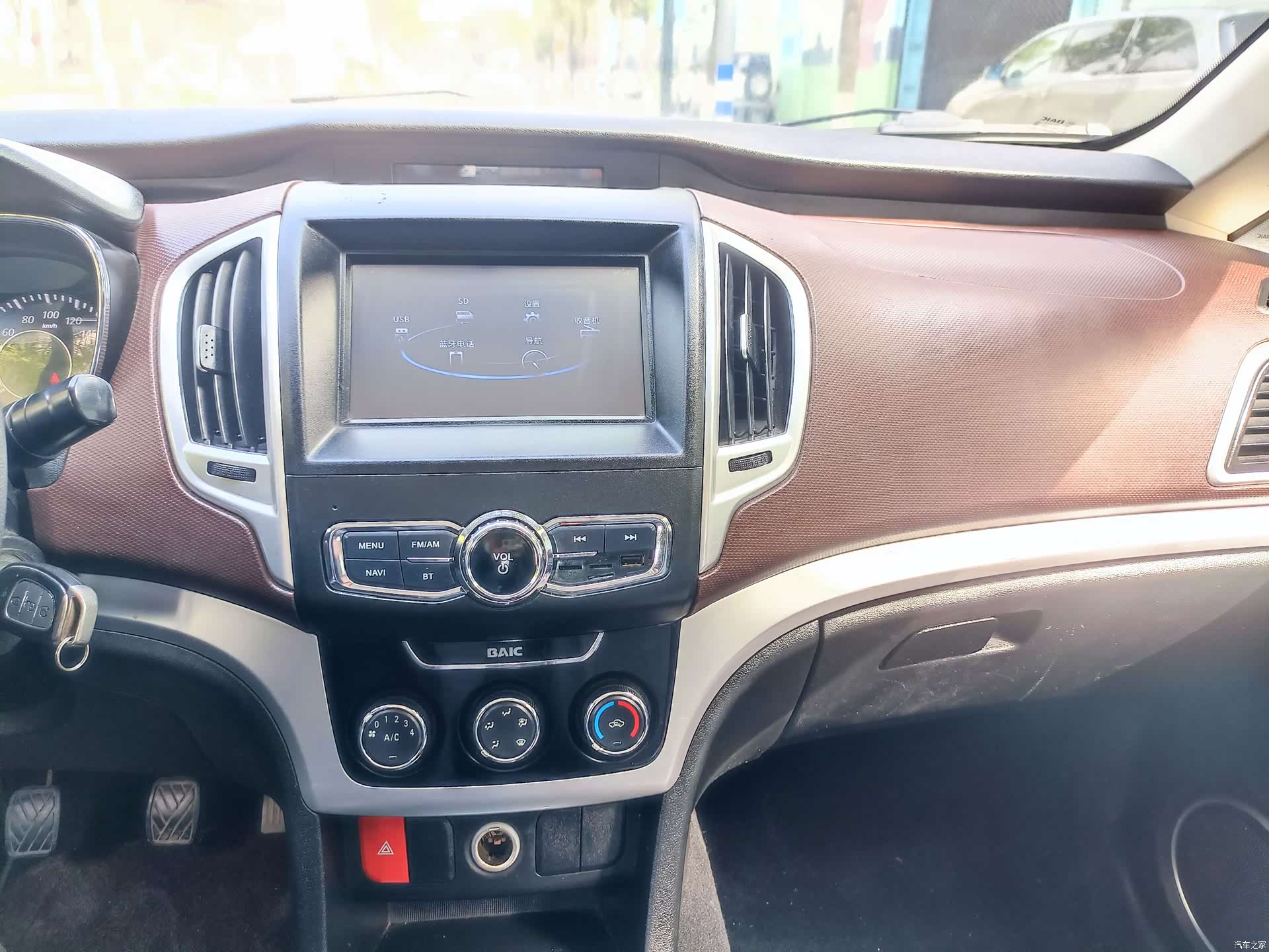 BAIC H3, 2015 35