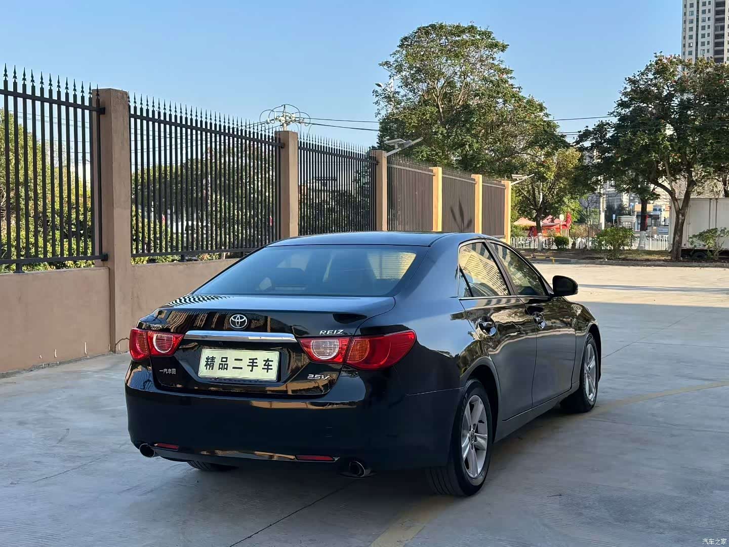 Toyota 2.5V, 2012 8