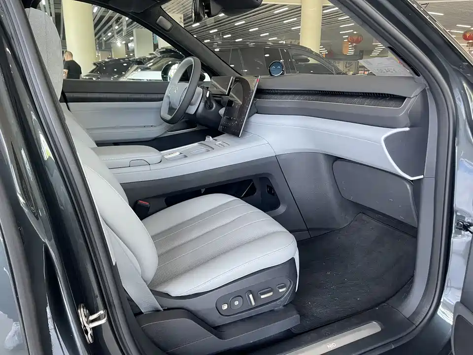 NIO ES8