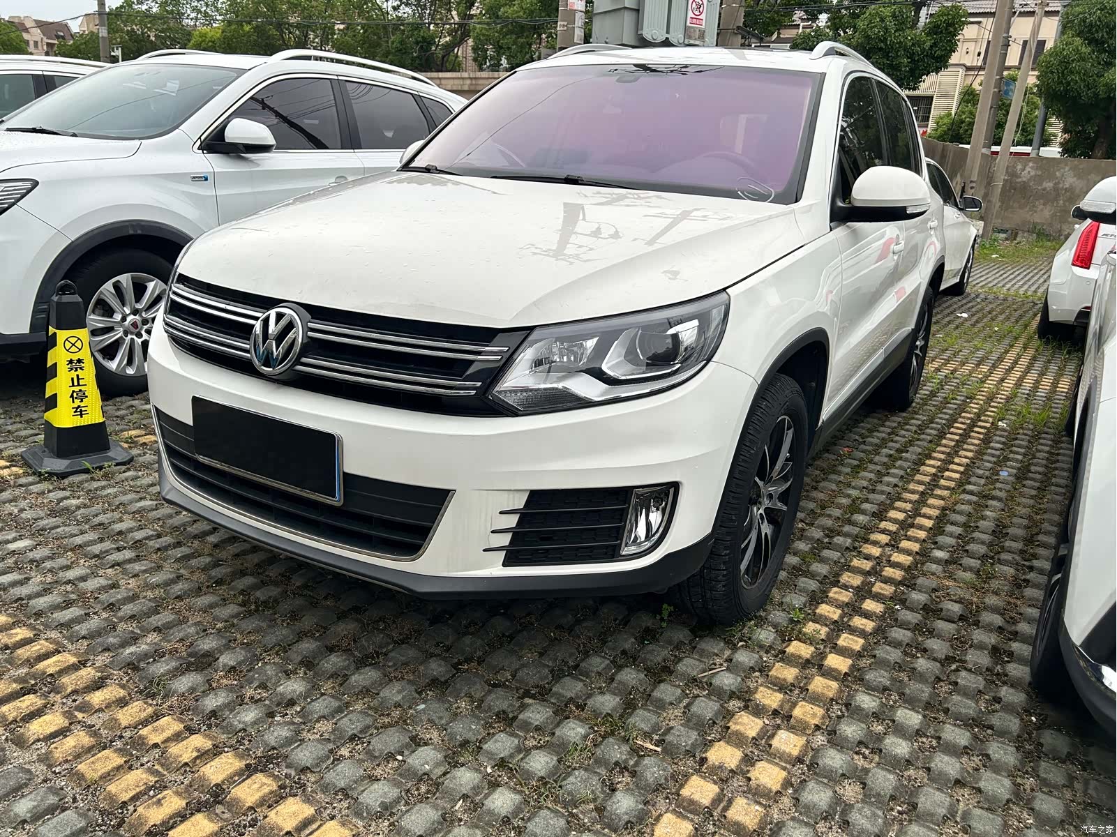 Volkswagen Tiguan, 2015 1