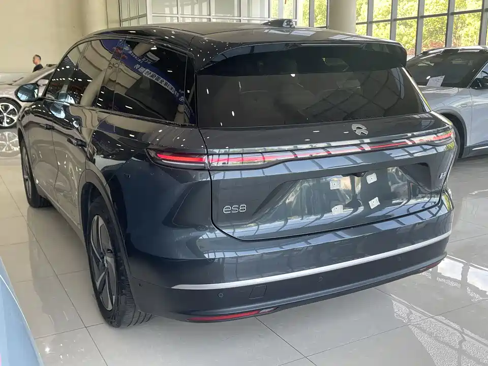 NIO ES8