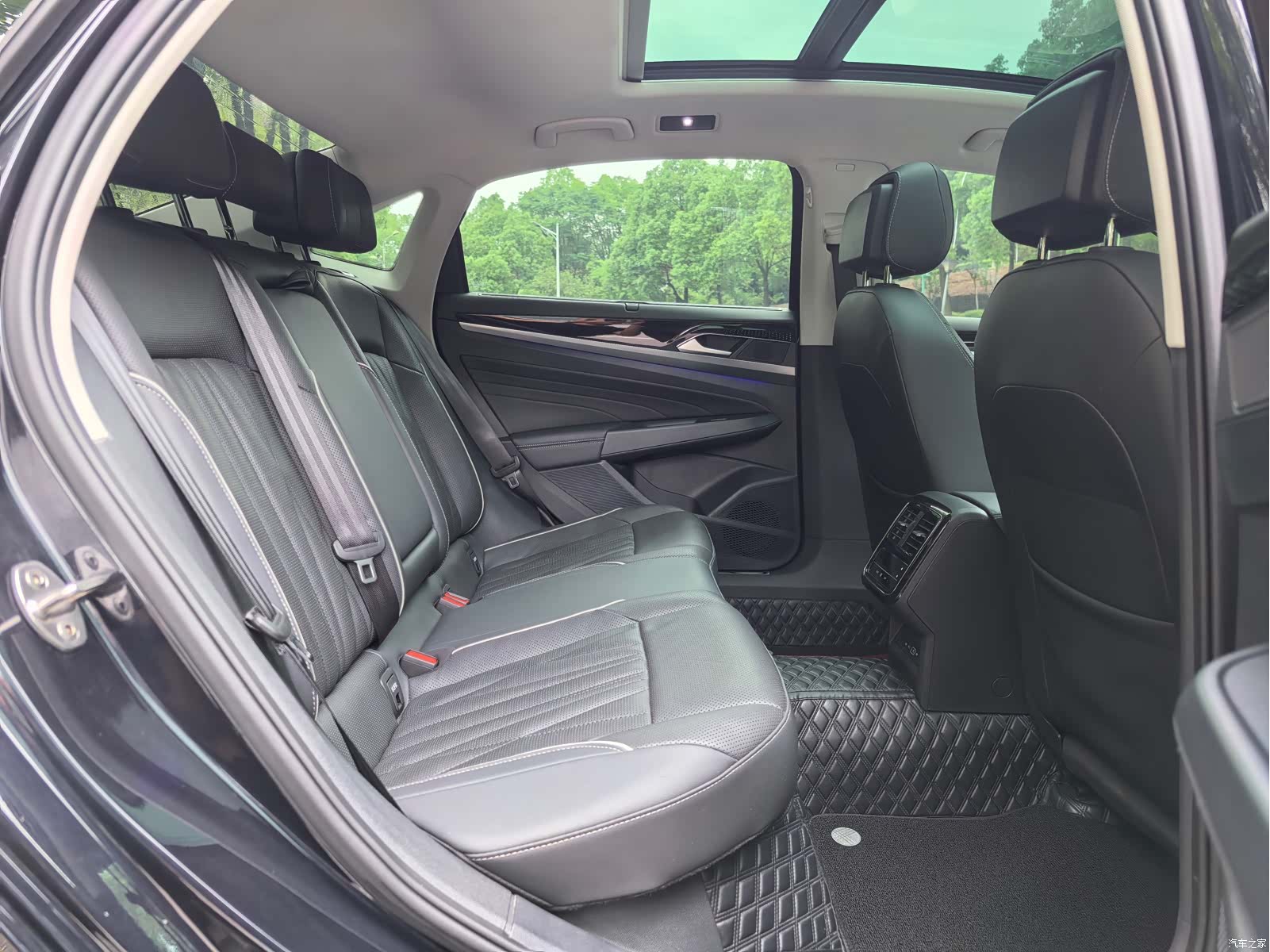 Volkswagen Passat, 2022 13