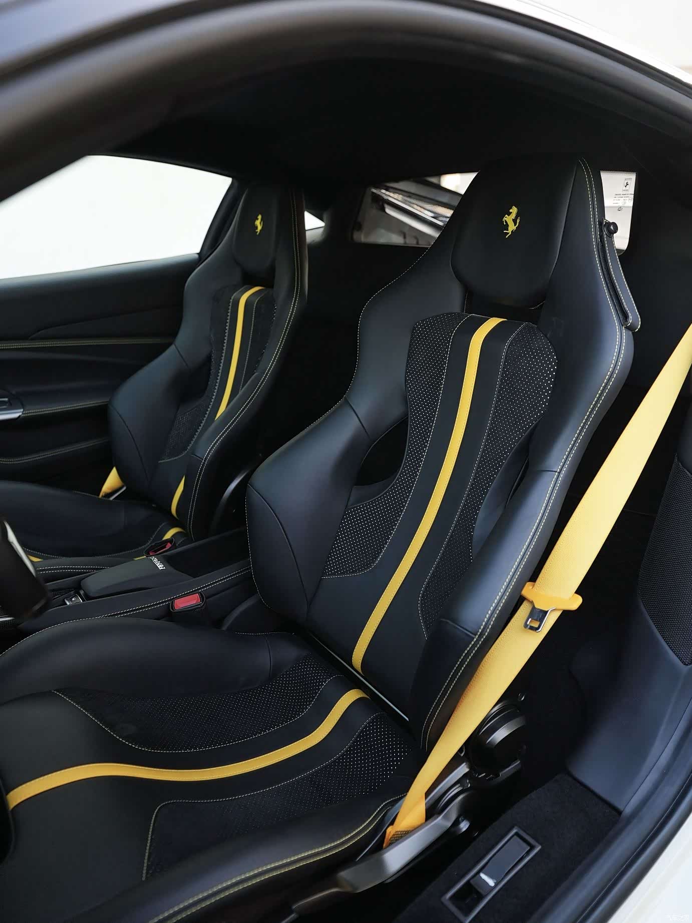 Ferrari F8, 2023 7