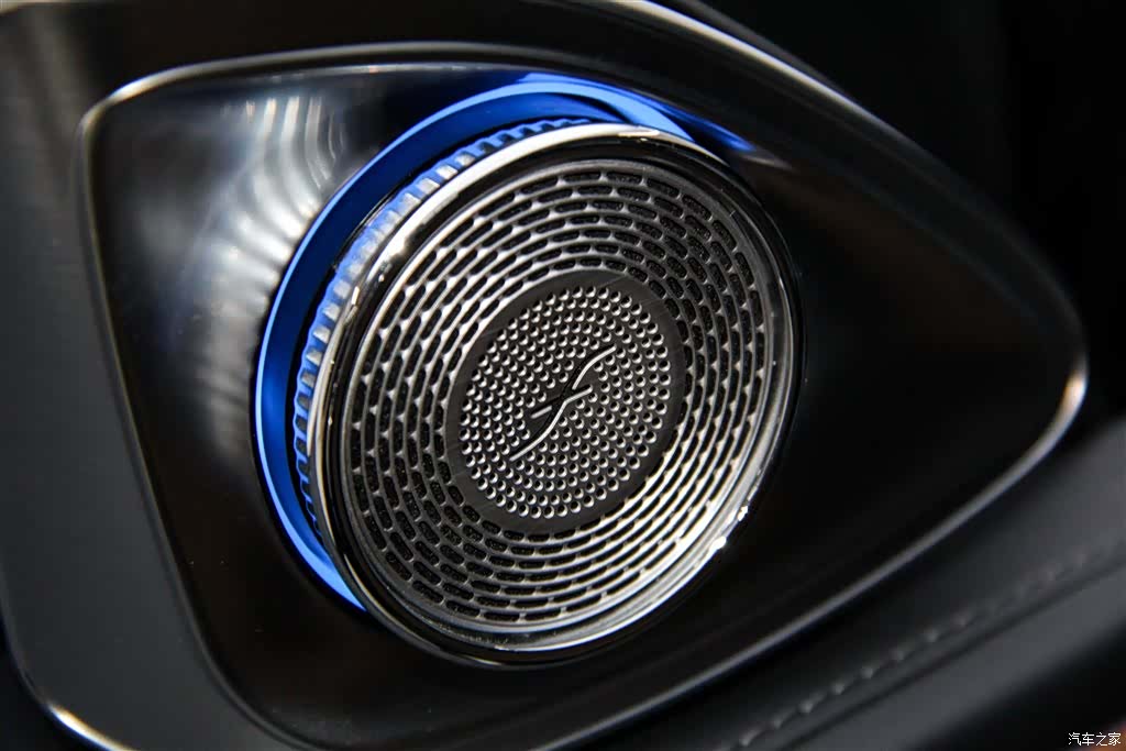 Mercedes-Benz E-Class, 2025 31