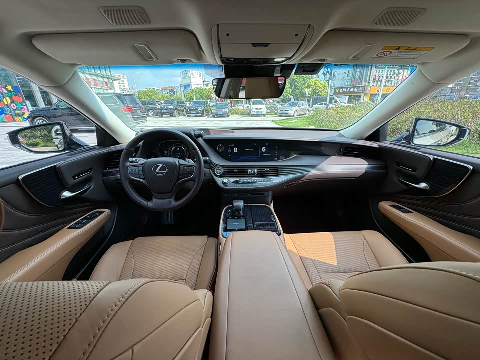 Lexus LS