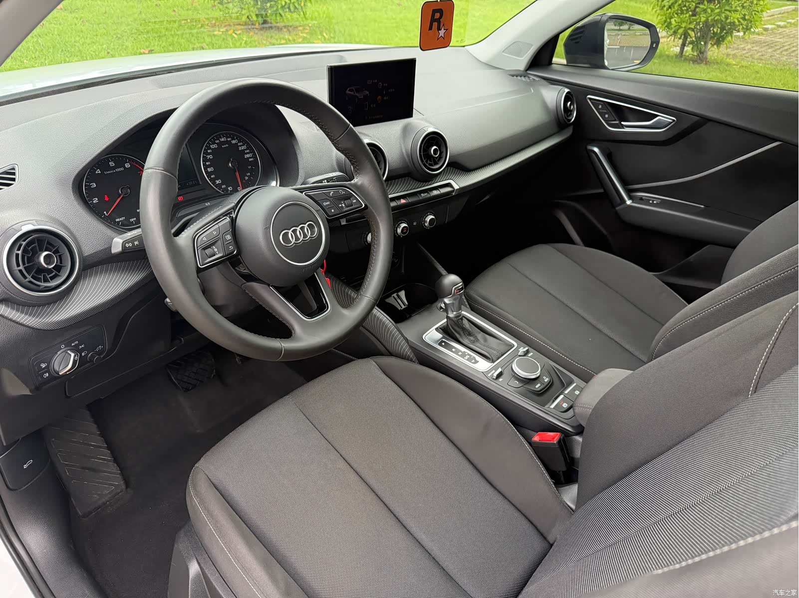 Audi Q2L, 2019 13