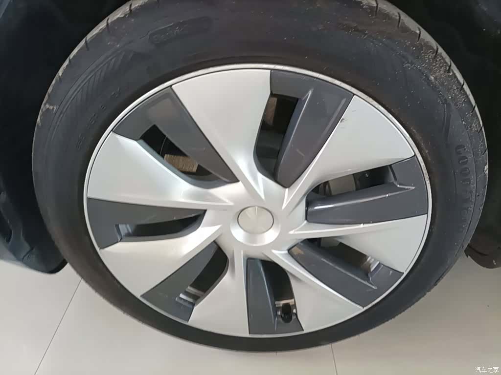 Tesla Model Y, 2023 23