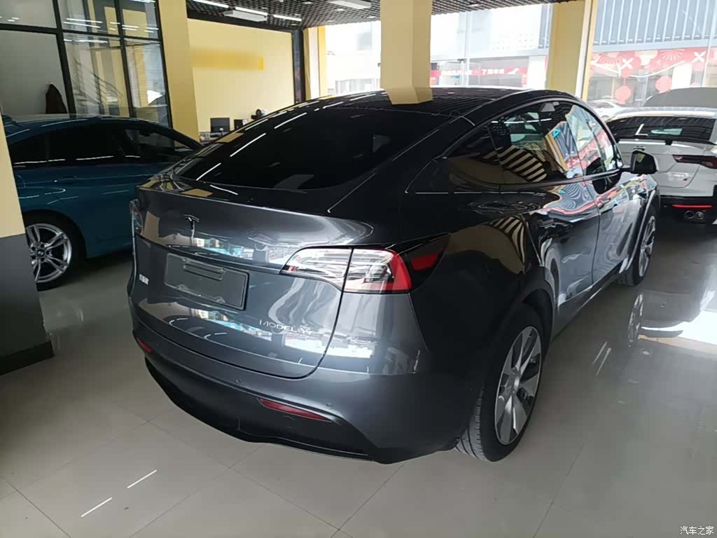 Tesla Model Y, 2023 7