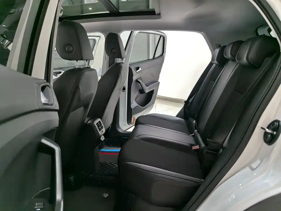 Volkswagen Exploring the shadow