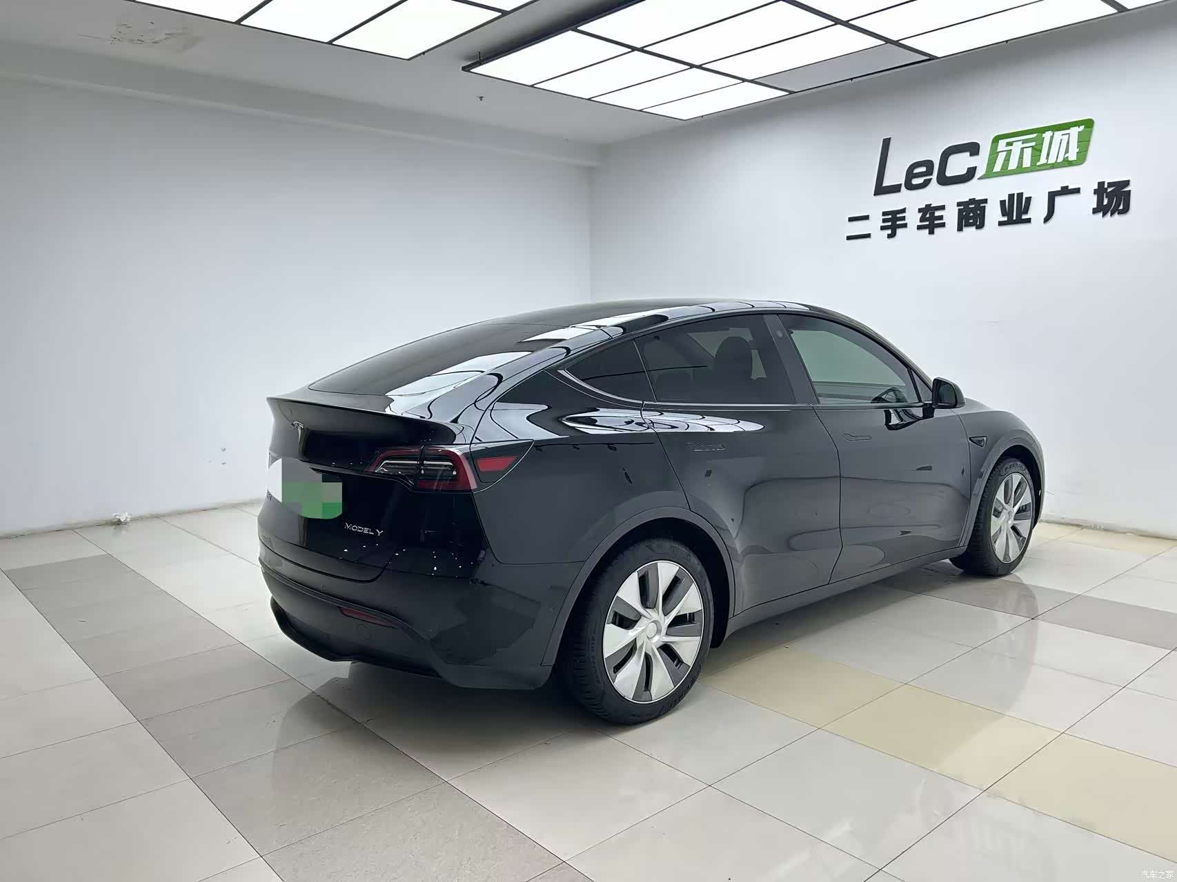 Tesla Model Y, 2023 9