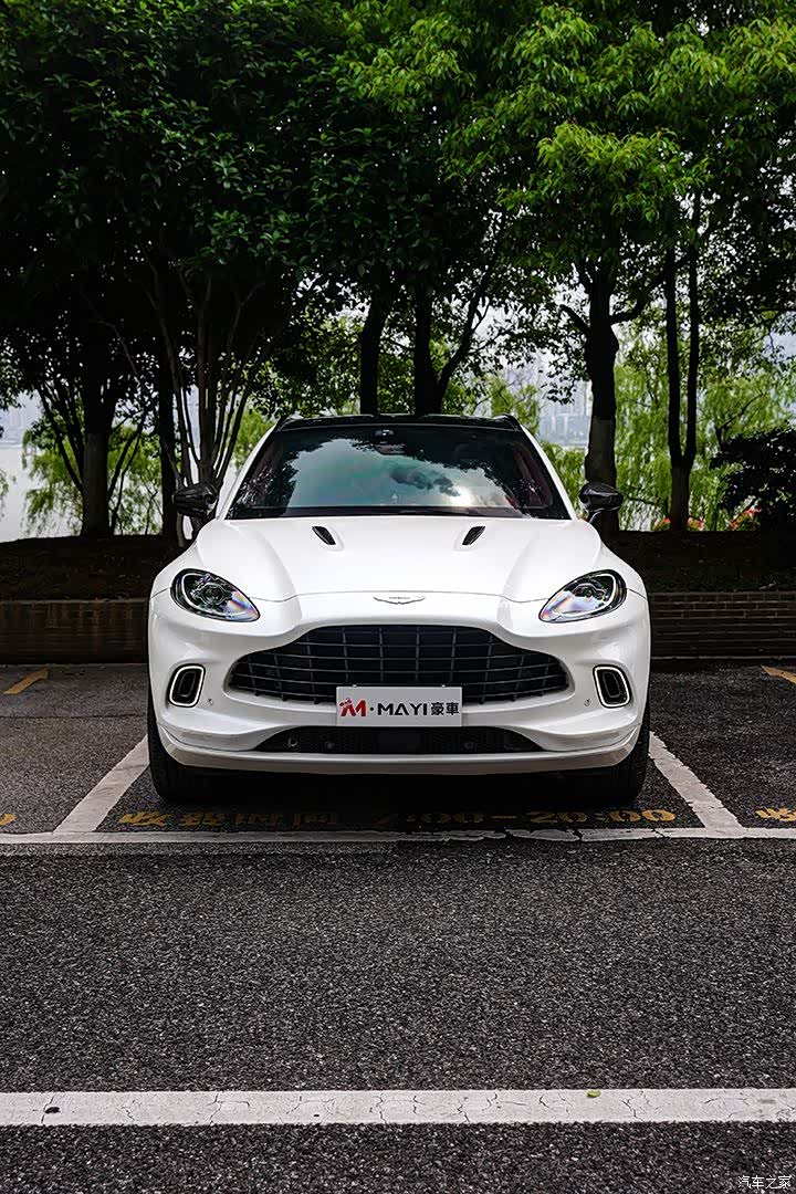 Aston Martin DBX
