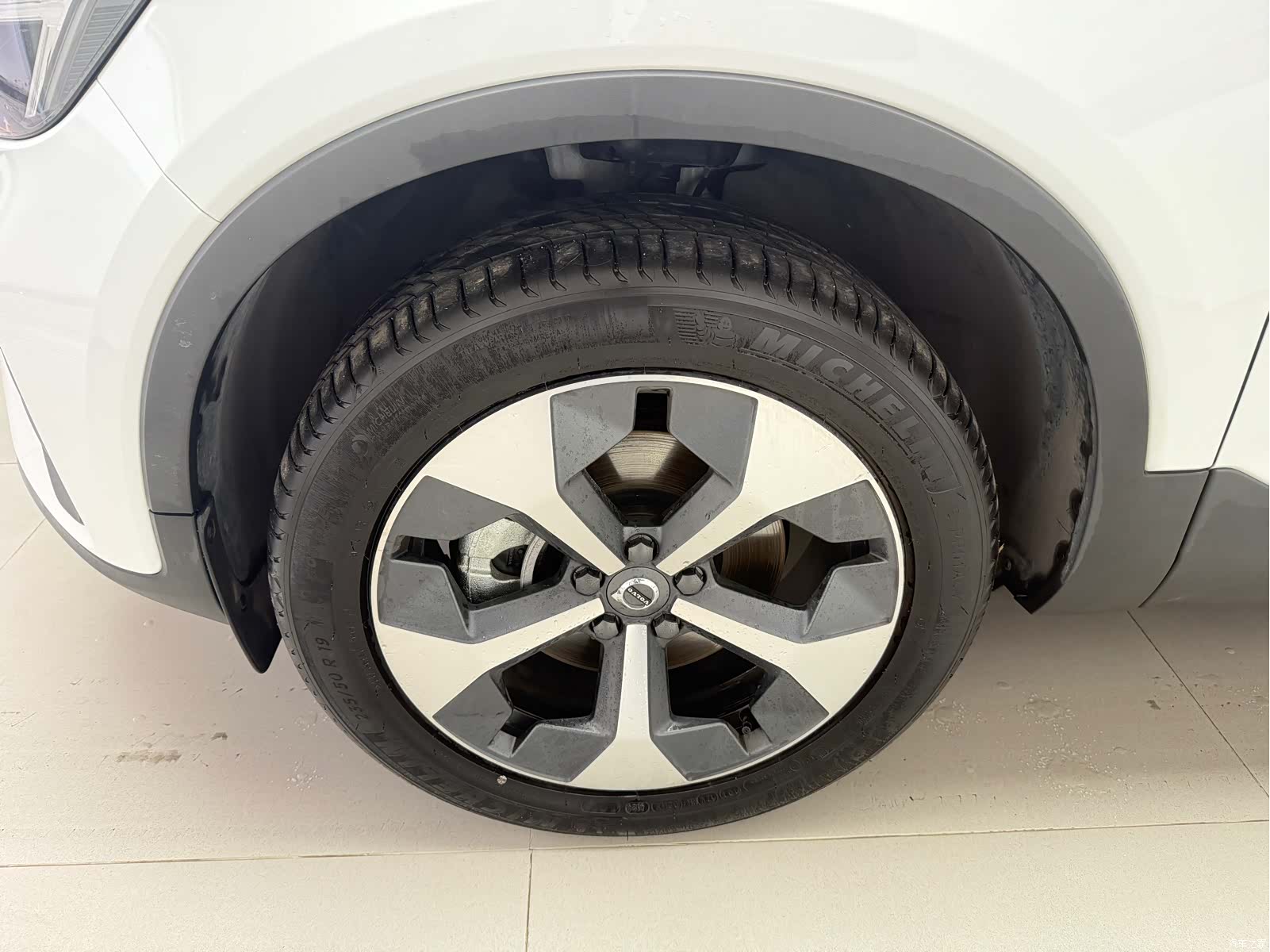 Volvo XC40, 2025 4