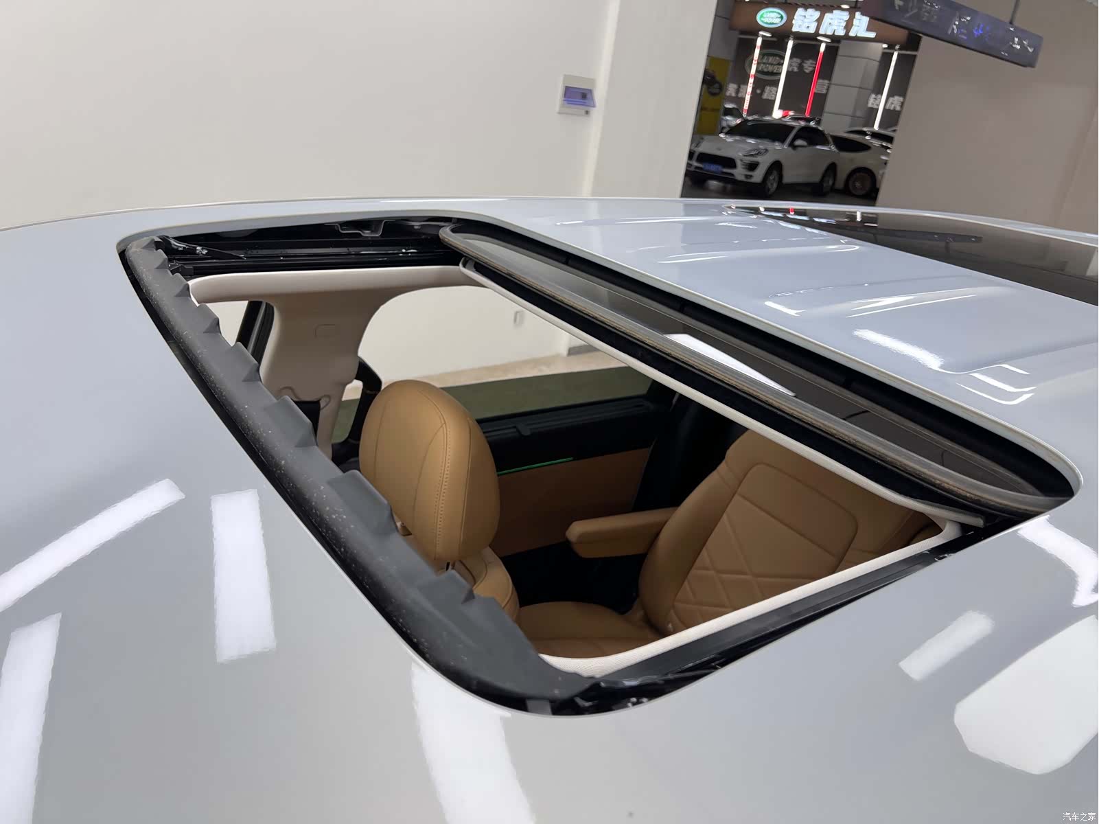 Trumpchi E8, 2024 27