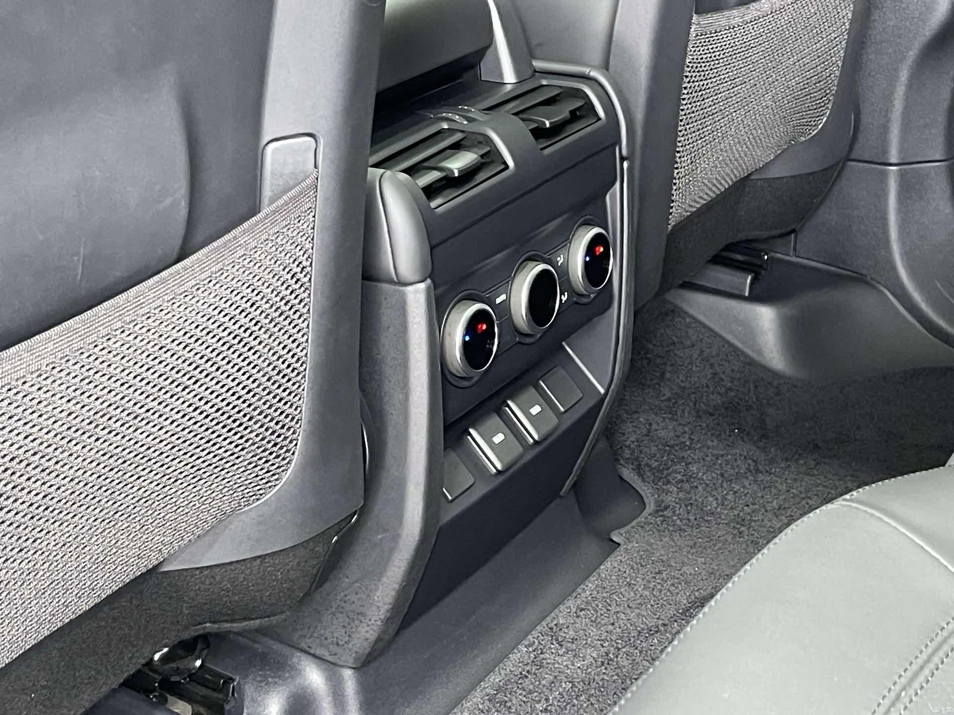 Land Rover Defender, 2024 18