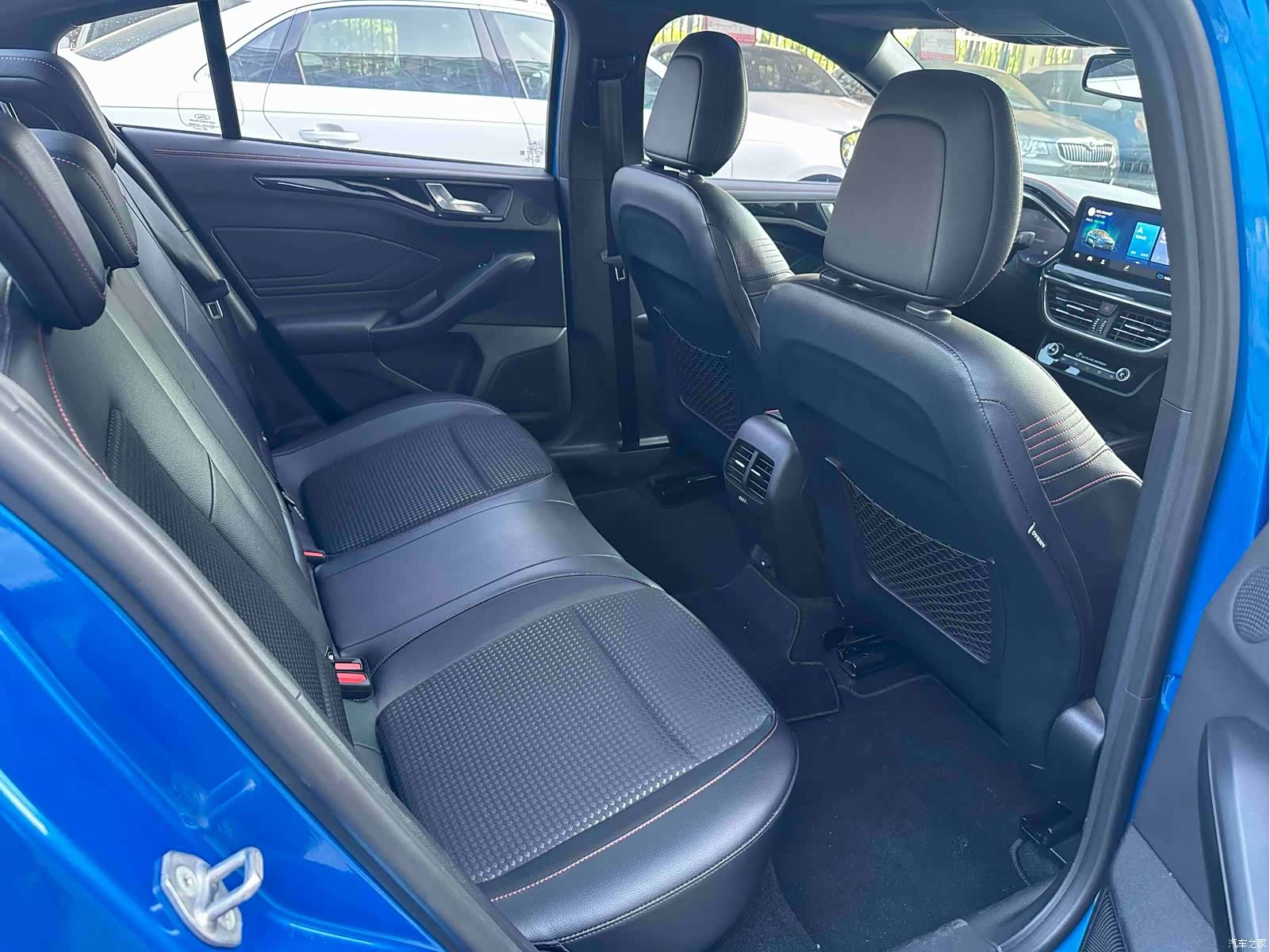 Ford Focus, 2022 13