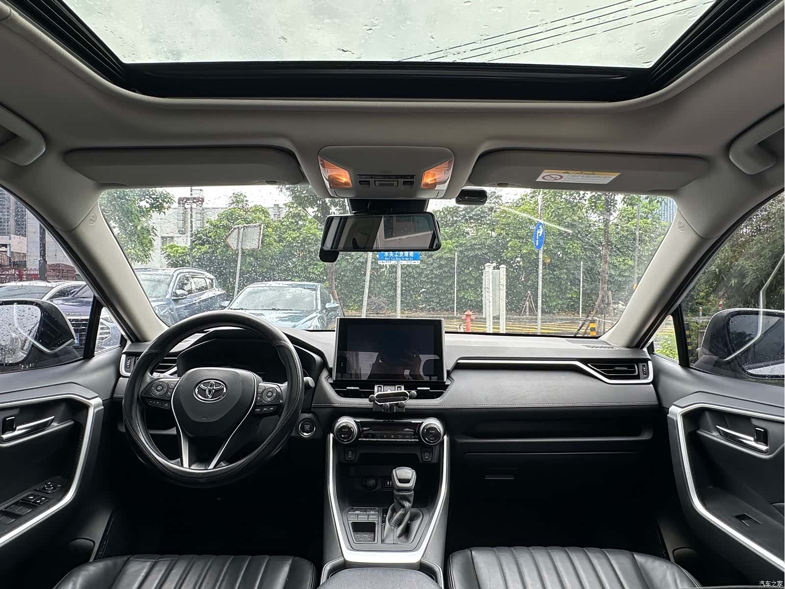 Toyota RAV4, 2021 все фото