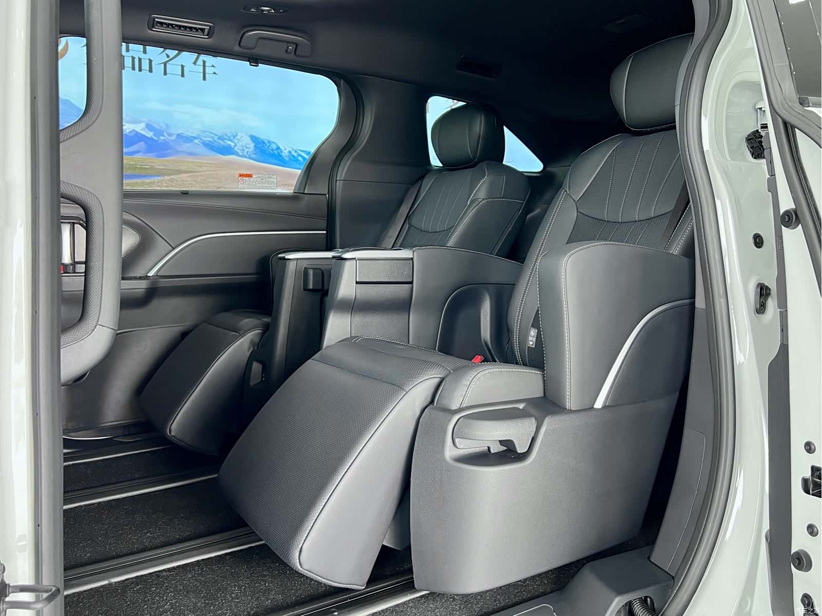 Toyota Sienna, 2025 10
